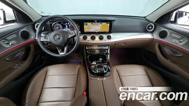 Mercedes-Benz E-Class 2018 — Photo 17/20