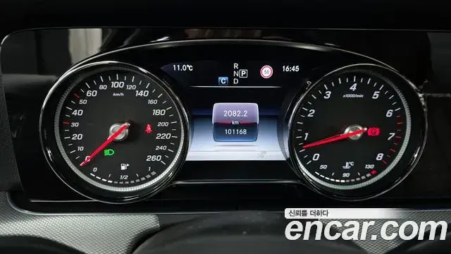 Mercedes-Benz E-Class 2018 — Photo 6/20