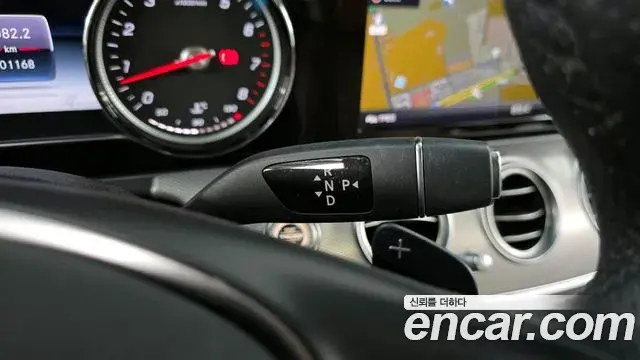 Mercedes-Benz E-Class 2018 — Photo 9/20