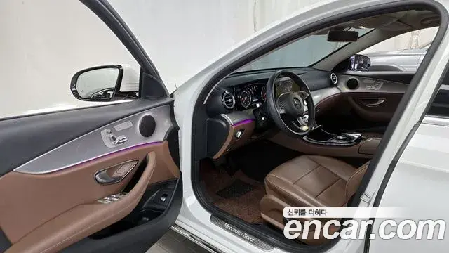 Mercedes-Benz E-Class 2018 — Photo 4/20