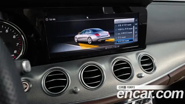 Mercedes-Benz E-Class 2018 — Photo 14/20