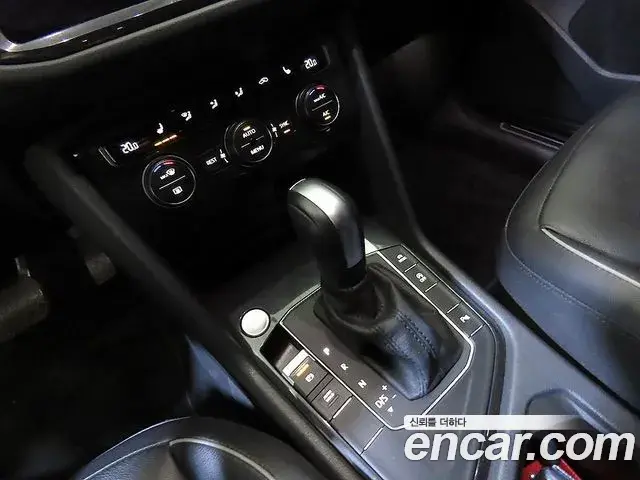 Volkswagen Tiguan 2020 — Şəkil 18/20