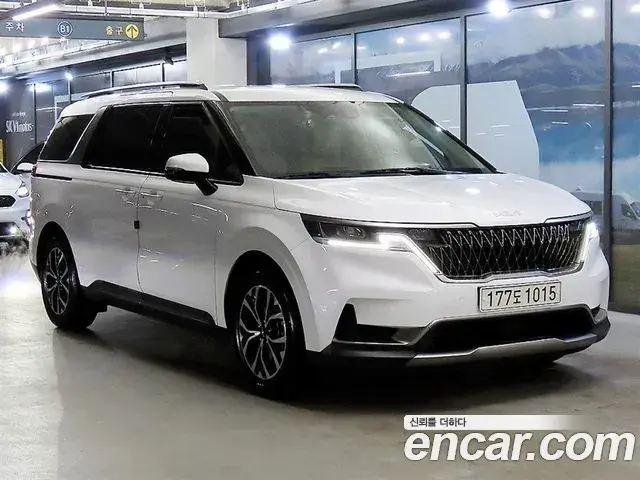 Kia Carnival 2021 — Фото 1/20