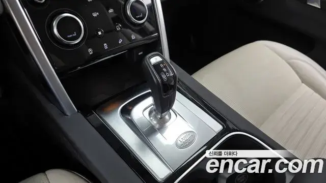 Land Rover Discovery Sport 2023 — ფოტო 11/20