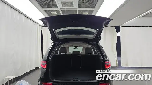 Land Rover Discovery Sport 2023 — ფოტო 19/20