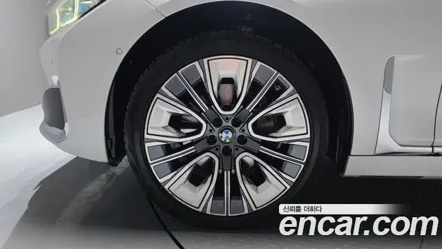 BMW 7 Series 2021 — ფოტო 9/20