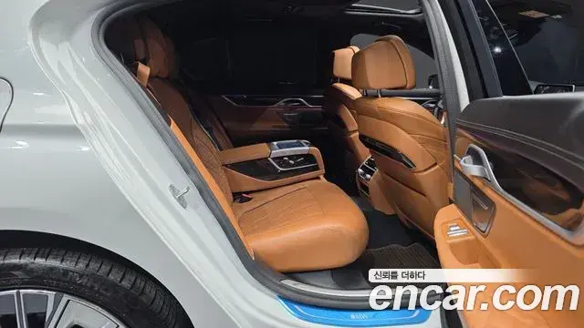 BMW 7 Series 2021 — ფოტო 16/20