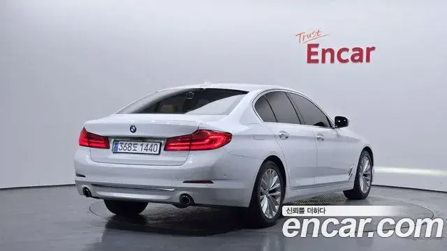 BMW 5 Series 2018 — Şəkil 1/20