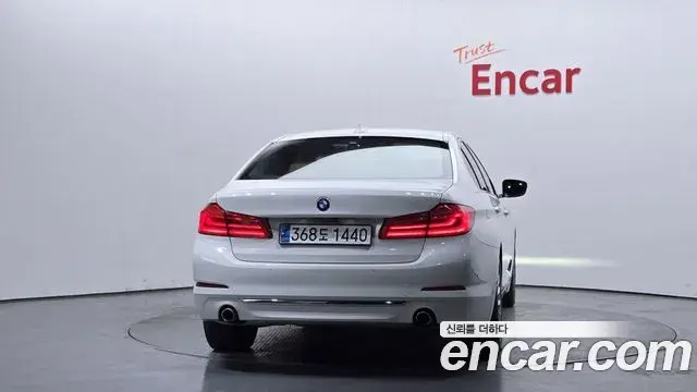 BMW 5 Series 2018 — Şəkil 18/20
