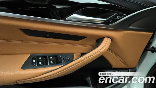BMW 5 Series 2018 — Şəkil 13/20