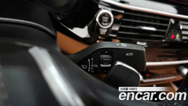 BMW 5 Series 2018 — Şəkil 8/20