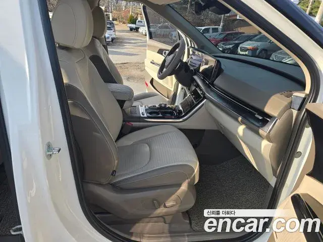 Kia Carnival 2021 — Photo 18/20