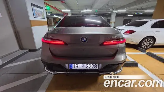 BMW 7 Series 2025 — Photo 6/19