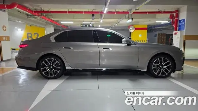 BMW 7 Series 2025 — Photo 11/19