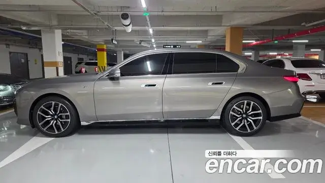 BMW 7 Series 2025 — Photo 13/19