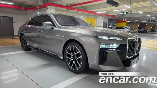 BMW 7 Series 2025 — Photo 7/19