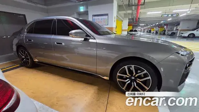 BMW 7 Series 2025 — Photo 18/19