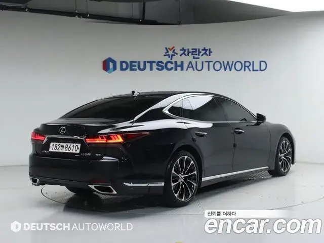 Lexus LS500 2021 — Photo 17/20