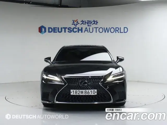 Lexus LS500 2021 — Photo 8/20