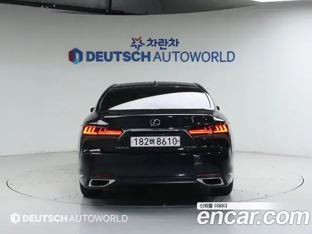 Lexus LS500 2021 — Photo 11/20