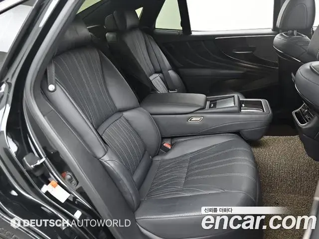 Lexus LS500 2021 — Photo 15/20