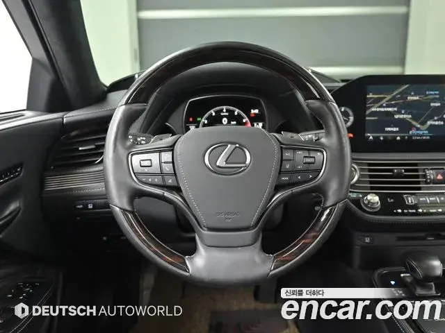 Lexus LS500 2021 — Photo 9/20