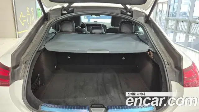Mercedes-Benz GLE-Class 2025 — Photo 13/20