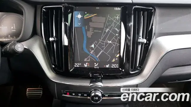 Volvo XC60 2020 — Фото 14/20