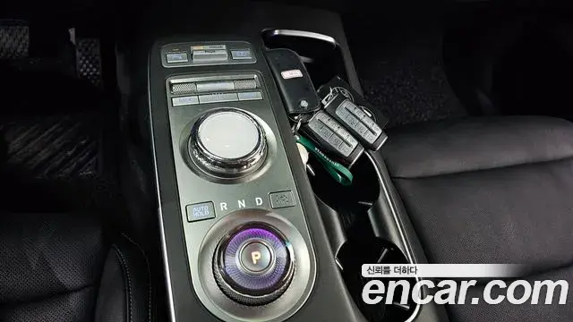 Genesis GV70 2021 — ფოტო 12/21