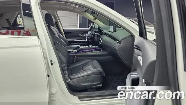 Genesis GV70 2021 — ფოტო 17/21