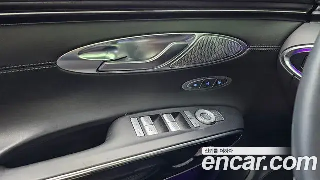 Genesis GV70 2021 — ფოტო 10/21