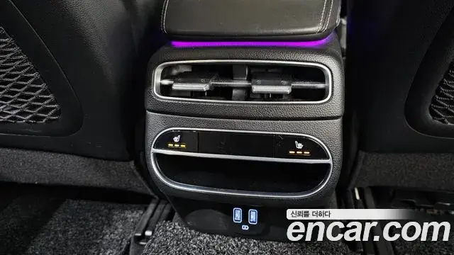 Genesis GV70 2021 — ფოტო 14/21