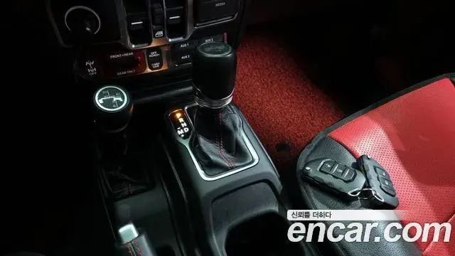 Jeep Wrangler 2021 — ფოტო 8/20