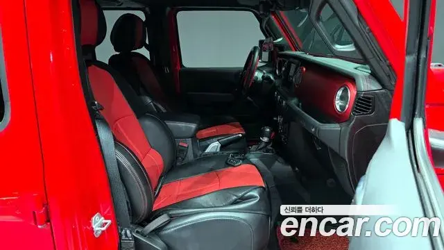 Jeep Wrangler 2021 — ფოტო 10/20