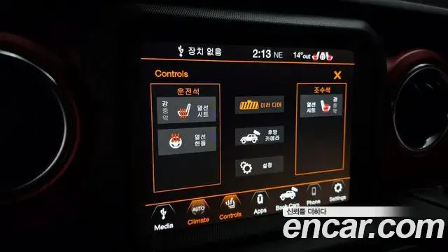 Jeep Wrangler 2021 — ფოტო 13/20