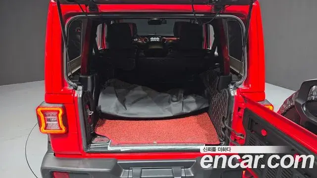 Jeep Wrangler 2021 — ფოტო 15/20