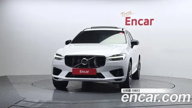 Volvo XC60 2020 — ფოტო 16/20