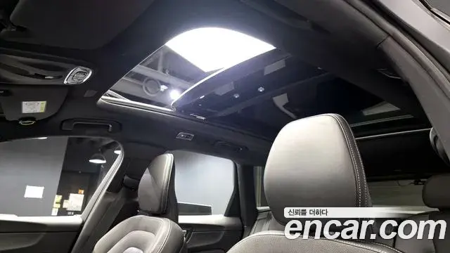 Volvo XC60 2020 — ფოტო 12/20