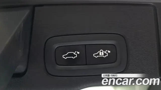 Volvo XC60 2020 — ფოტო 19/20