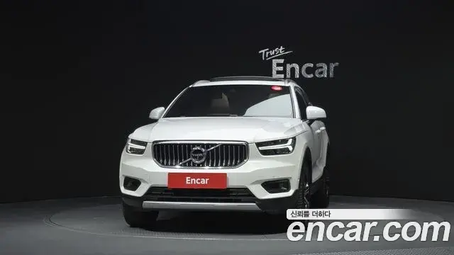 Volvo XC40 2022 — Фото 3/20