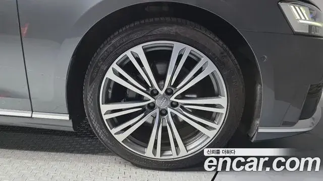 Audi A8 2021 — ფოტო 8/20