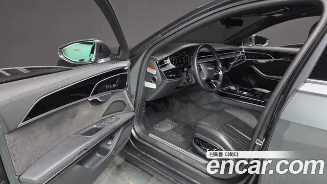 Audi A8 2021 — ფოტო 17/20