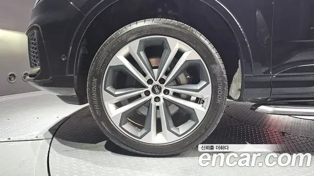 Audi Q7 2022 — Şəkil 17/20