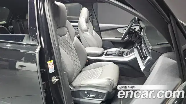 Audi Q7 2022 — Şəkil 10/20