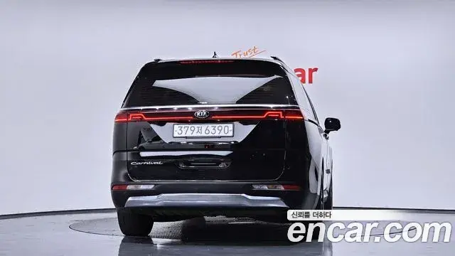 Kia Carnival 2021 — ფოტო 12/20