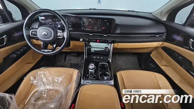 Kia Carnival 2021 — ფოტო 18/20