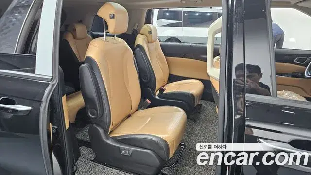 Kia Carnival 2021 — ფოტო 3/20