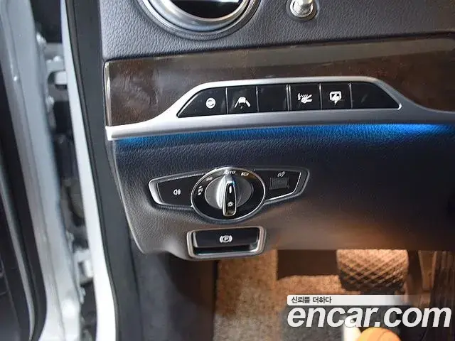 Mercedes-Benz S-Class 2020 — Photo 2/20