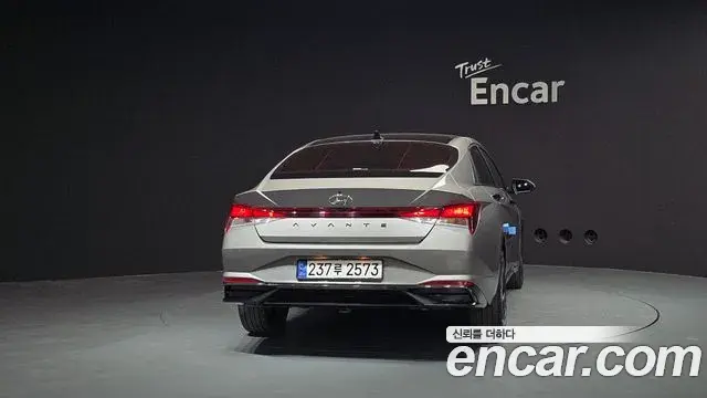 Hyundai The New Avante Hybrid 2020 — Photo 28/30
