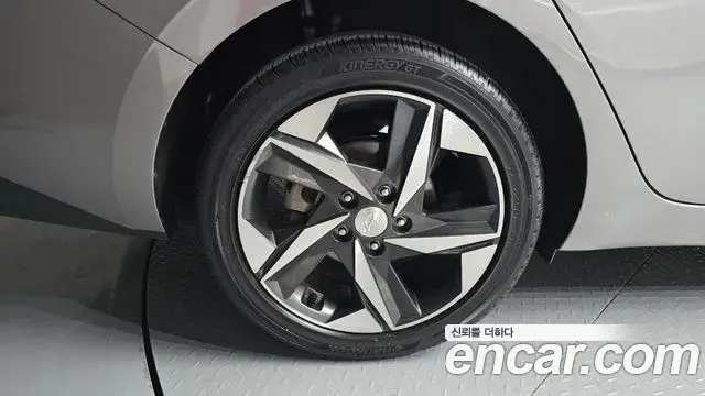 Hyundai The New Avante Hybrid 2020 — Photo 1/30